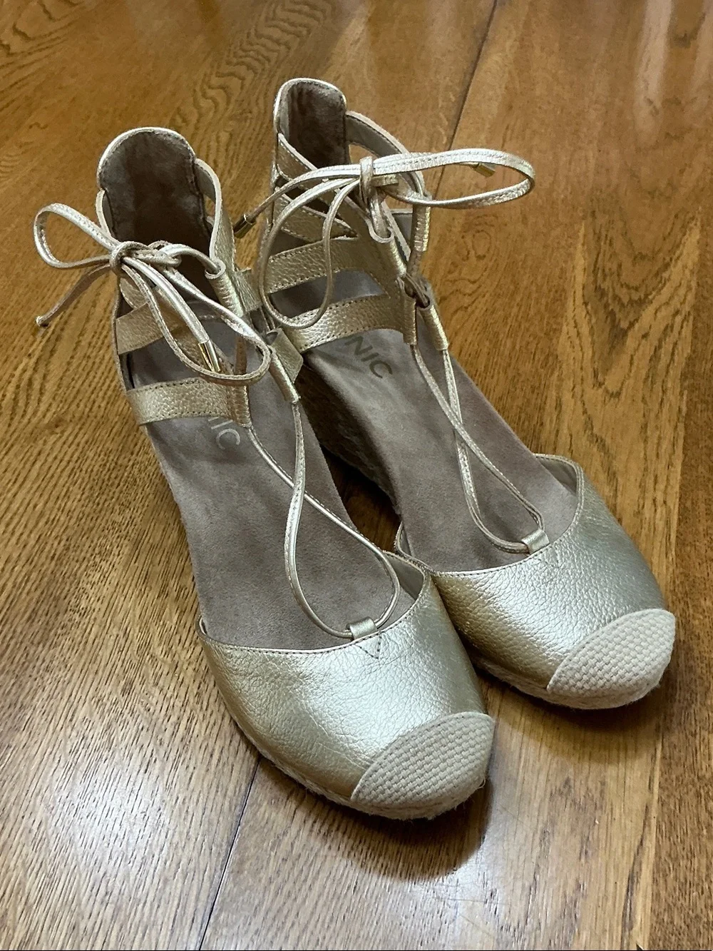 Woman’s Vionic gold wedge espadrille. Size 6.5. Heel is 2.5”. Like new! So cute!